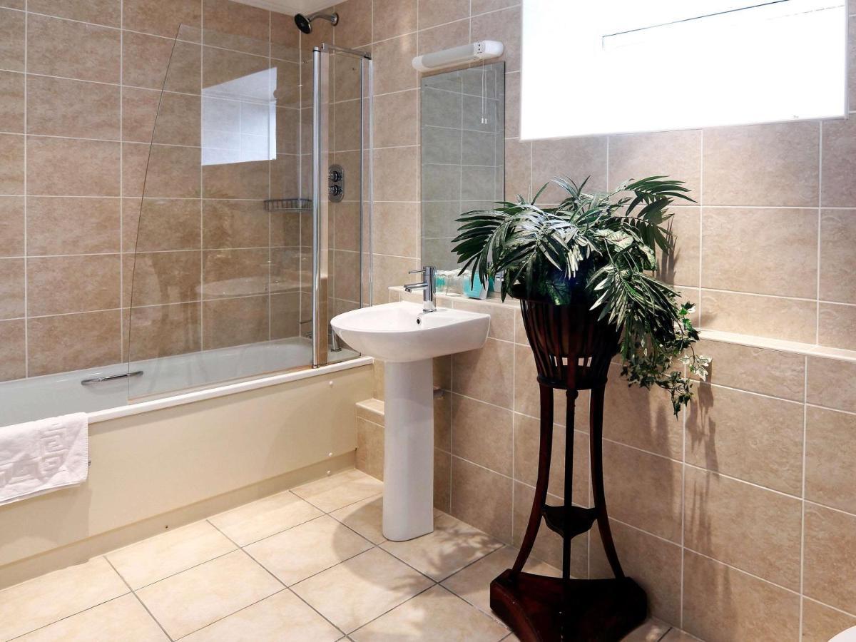 Wolverhampton Goldthorn Hotel Bagian luar foto